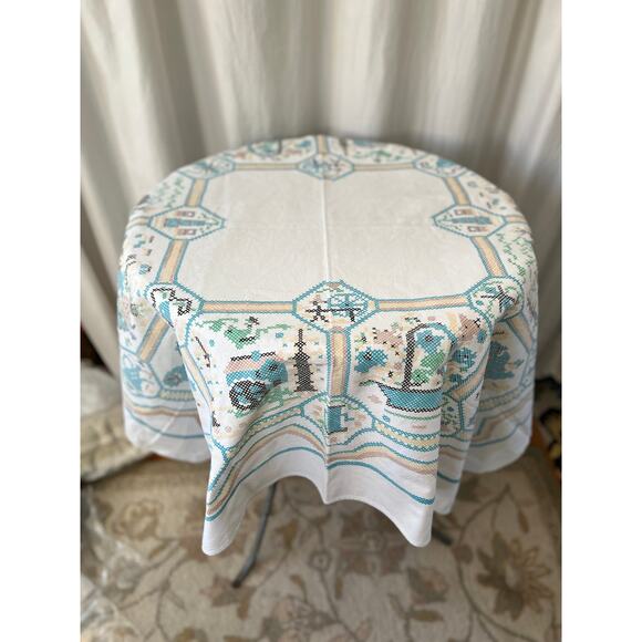 Vintage cotton farmhouse tablecloth 49x46 cottage core linens textiles fabric - Picture 3 of 9